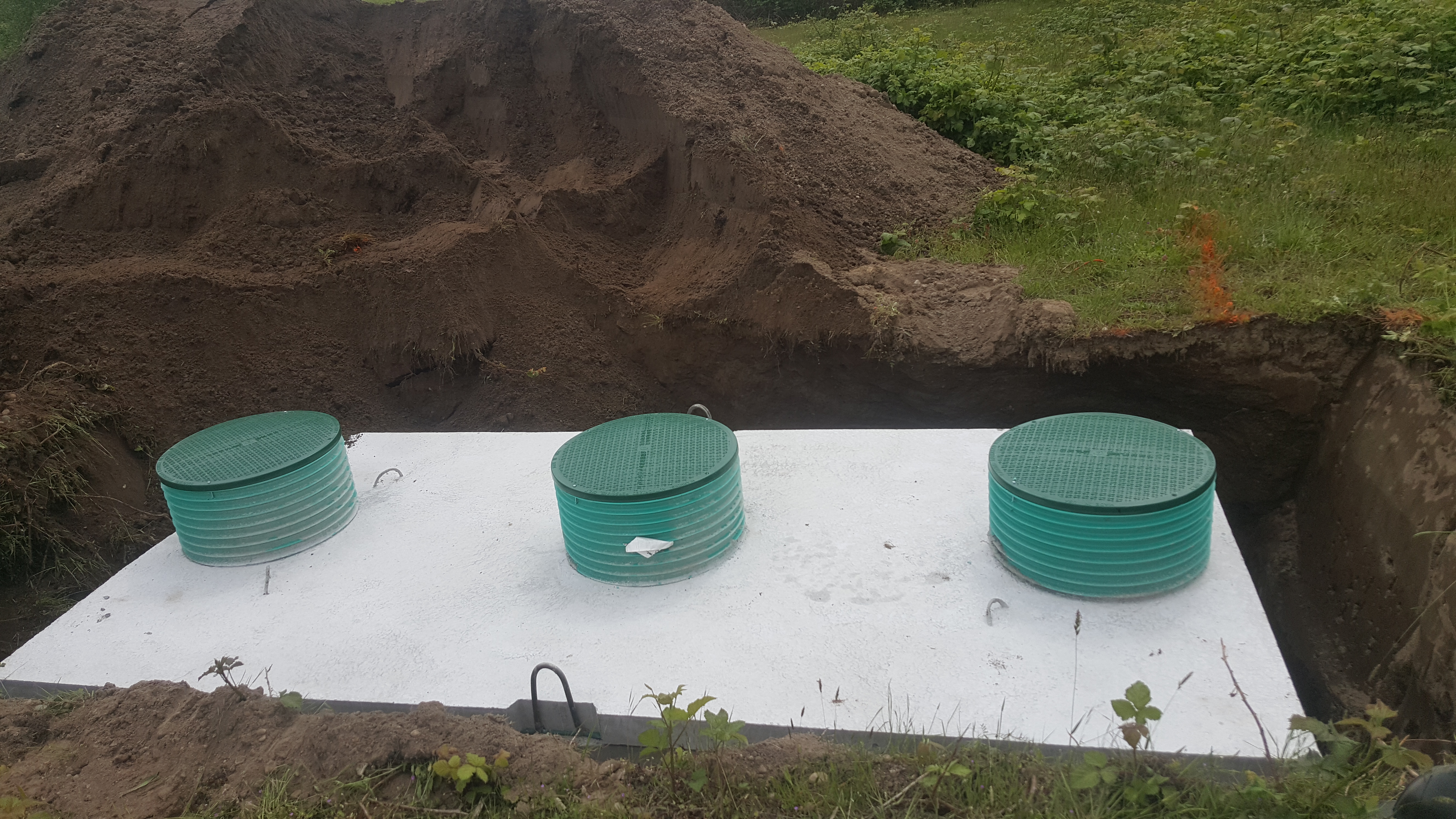 Step 4a – Installing the Septic Tank and Gravelless Chambers